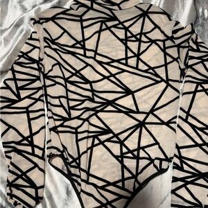 Women's Black & Cream Geometric Long Sleeve Top